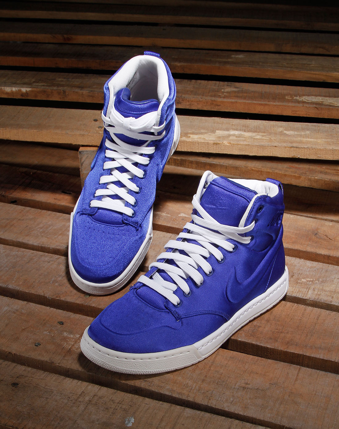 > 女款宝蓝色绒面logo系带高邦运动鞋