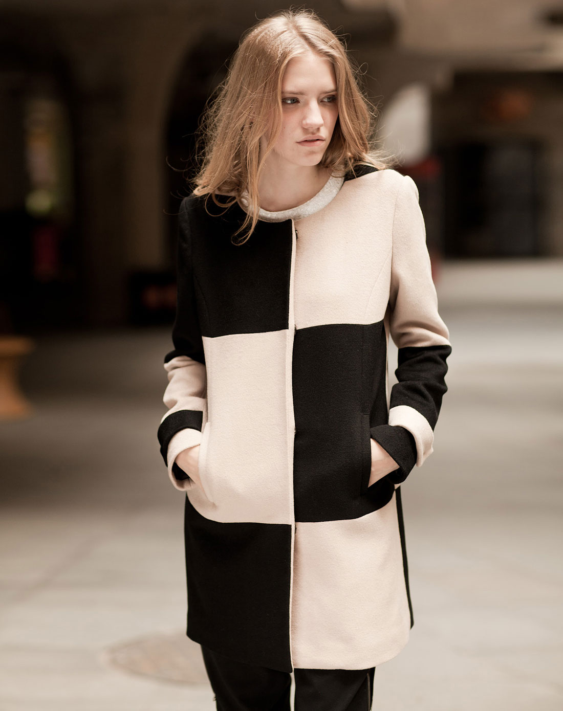 欧风简影黑白印象廓形大衣-黑格子