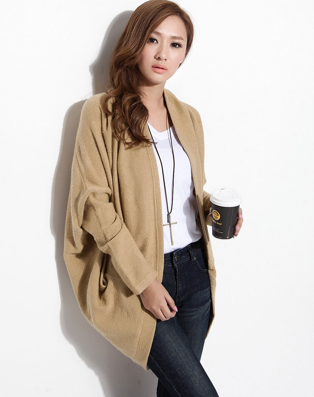 女款米色蝙蝠袖开衫毛衣