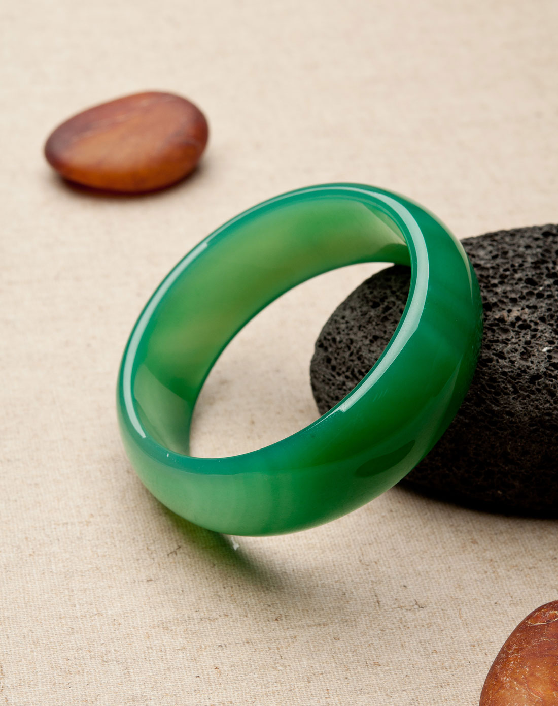 翠绿玉髓手镯大号