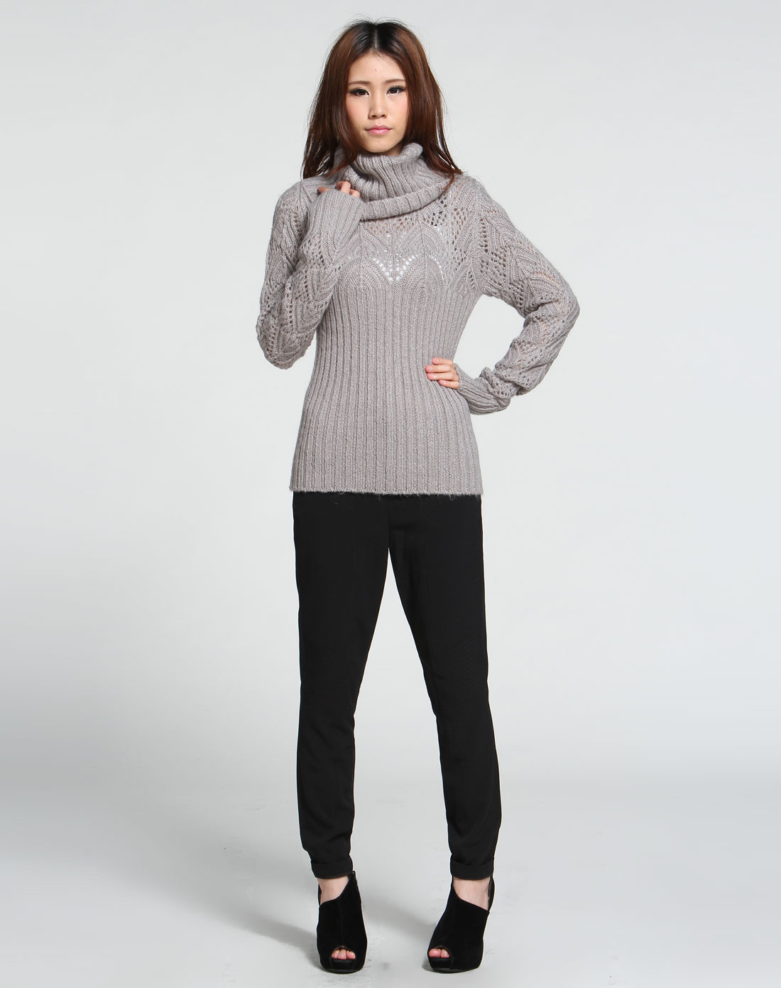 烟灰色高领织花长袖针织衫两件套