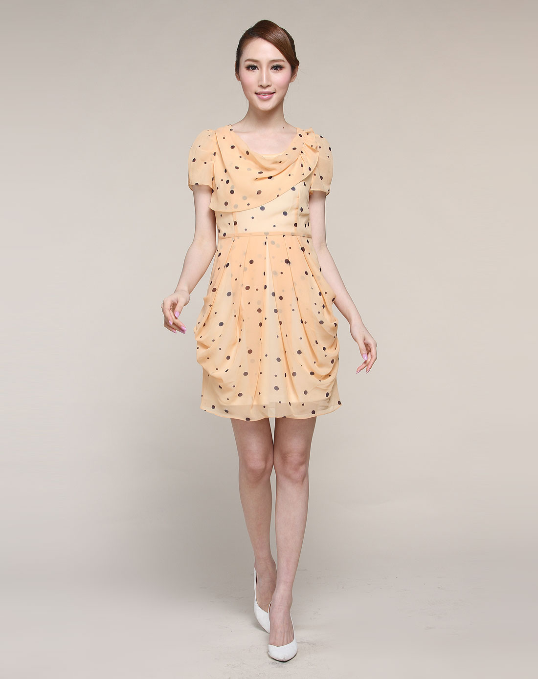 浅粉橙色波点淑女短袖连衣裙