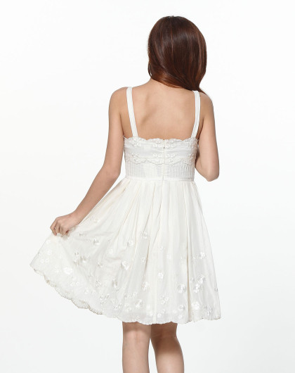 白色织花褶皱裙摆无袖吊带连衣裙