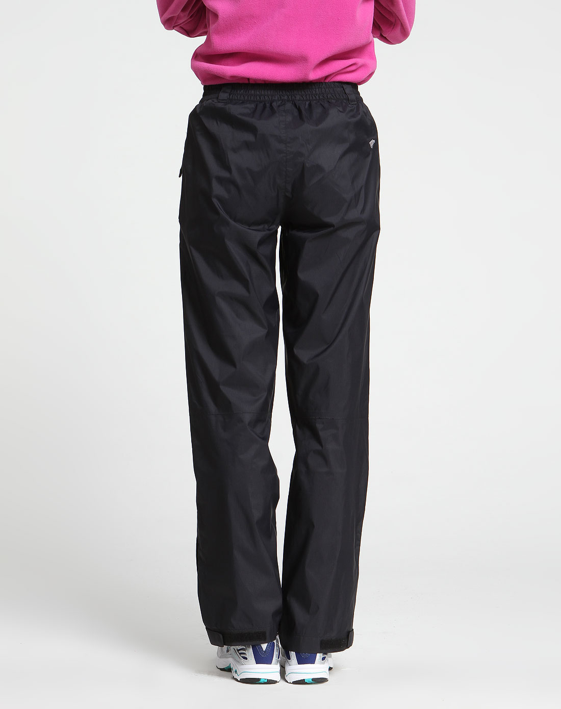 女款黑色冲锋裤