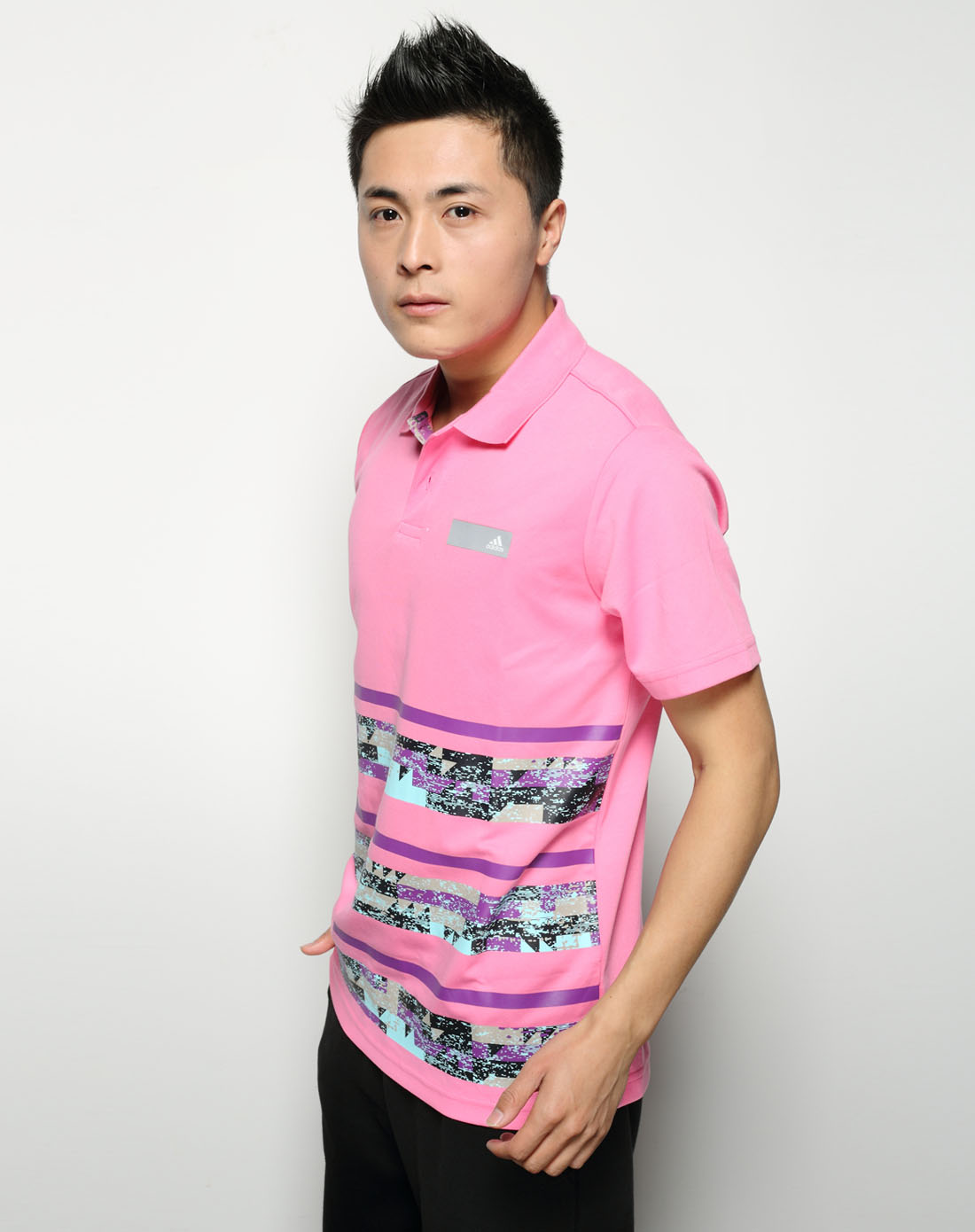 男子粉色短袖polo衫
