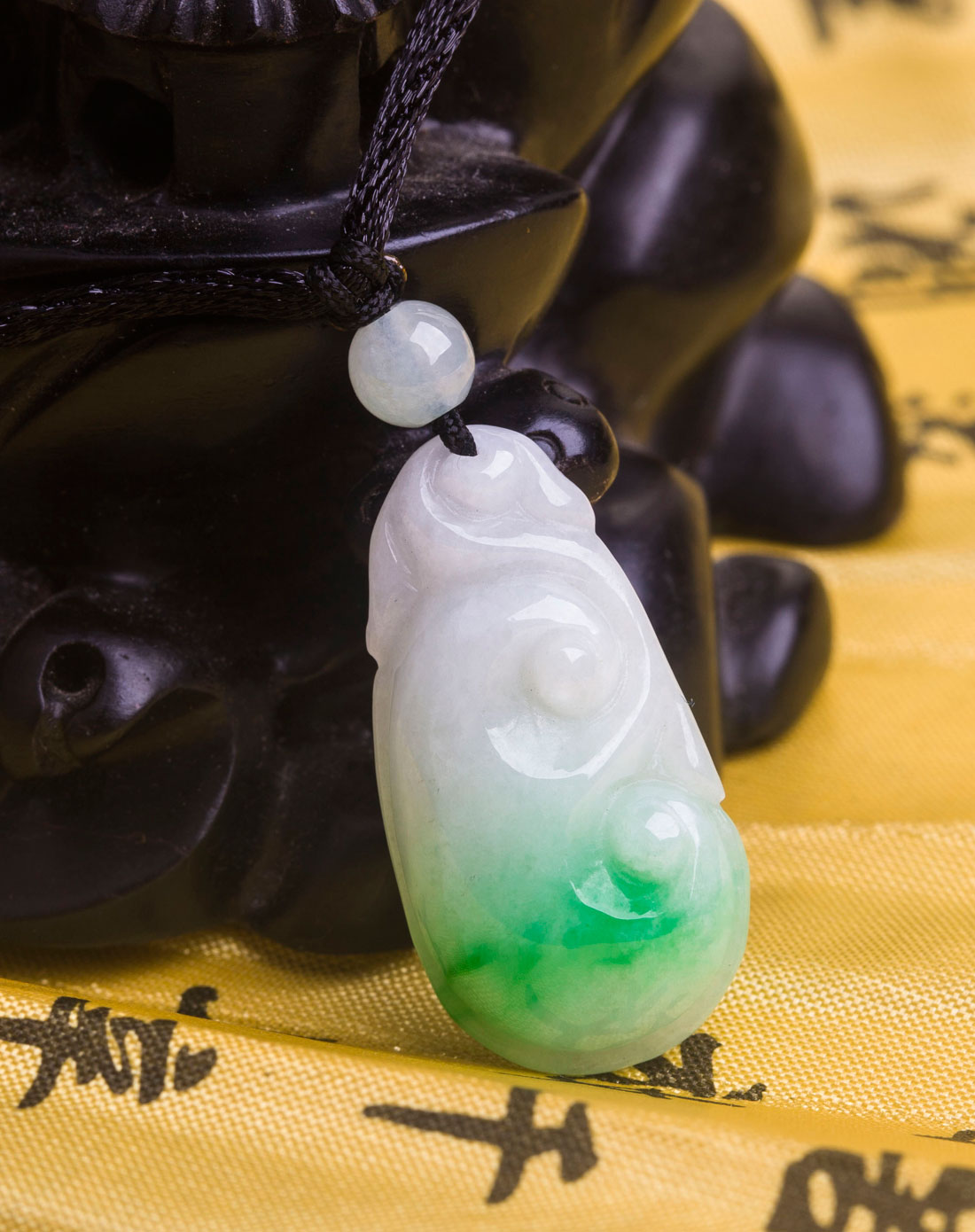 细腻豆种淡绿色飘翠绿色如意挂件-天然a货翡翠