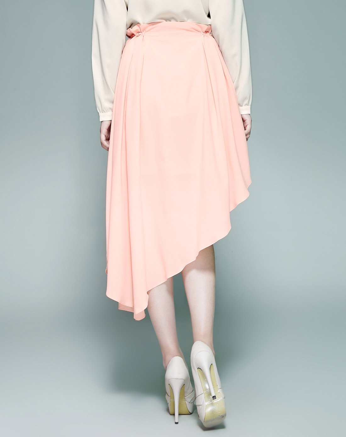 粉色个性斜摆中裙