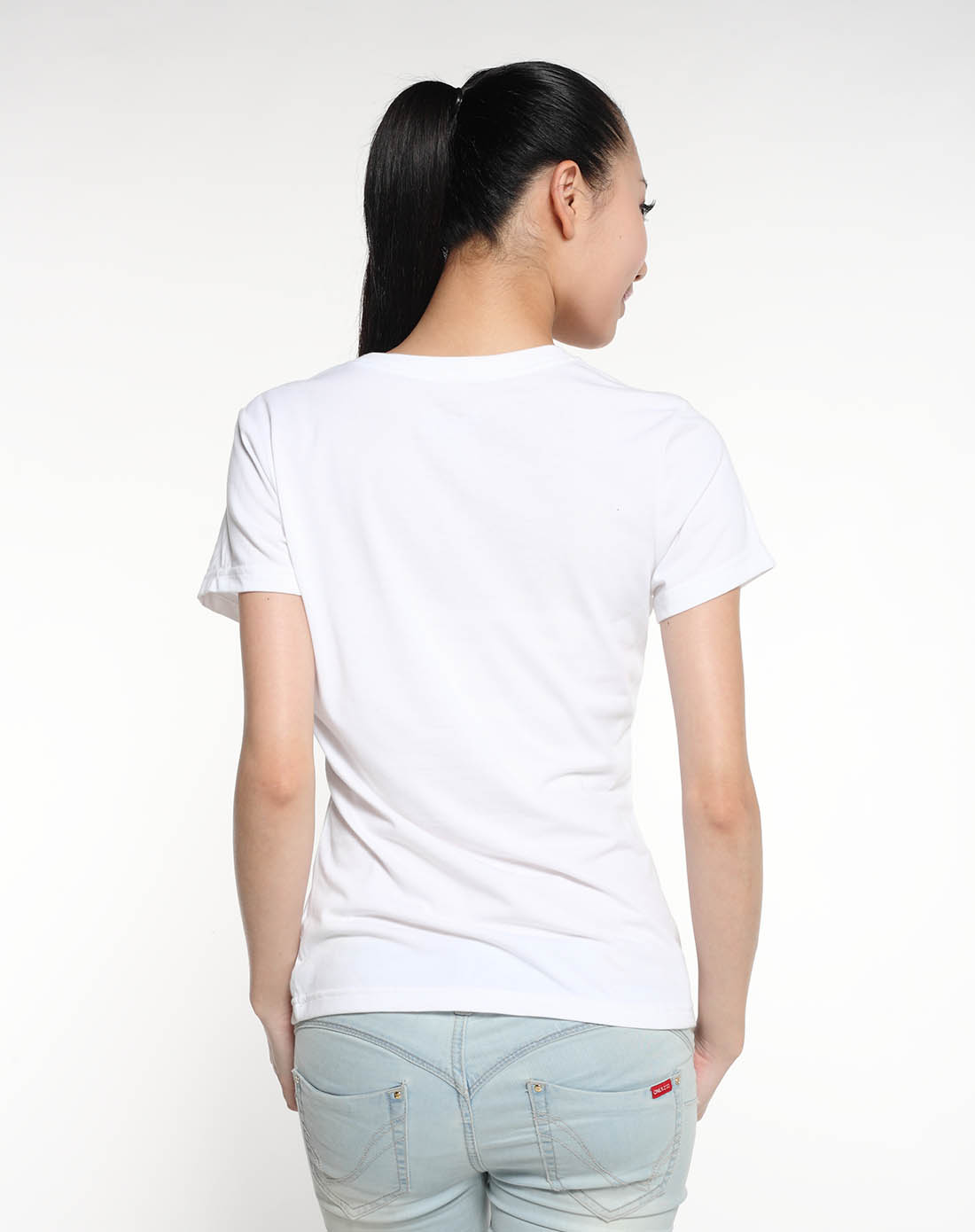 女子白色短袖t恤