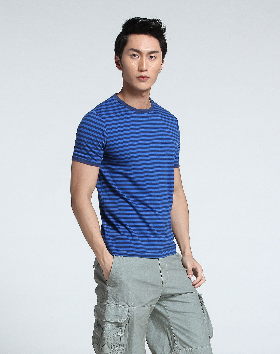> 男款深海蓝色条纹休闲短袖t恤