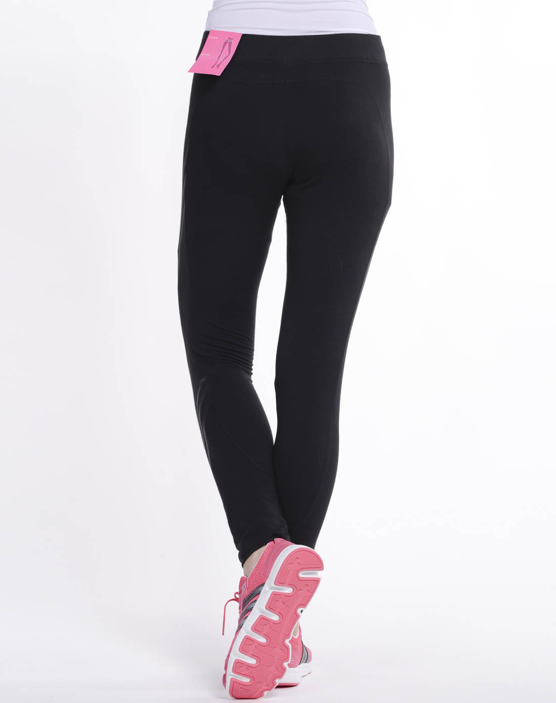 女子黑色紧身裤