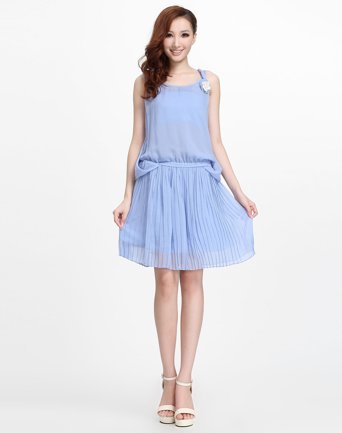 天蓝色淑女风格无袖连衣裙