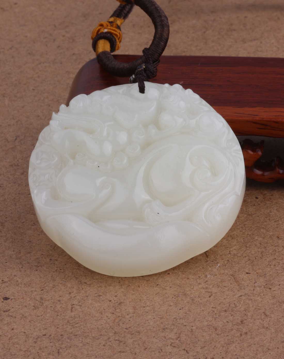 天然碳酸盐质白玉圆大貔貅吊坠