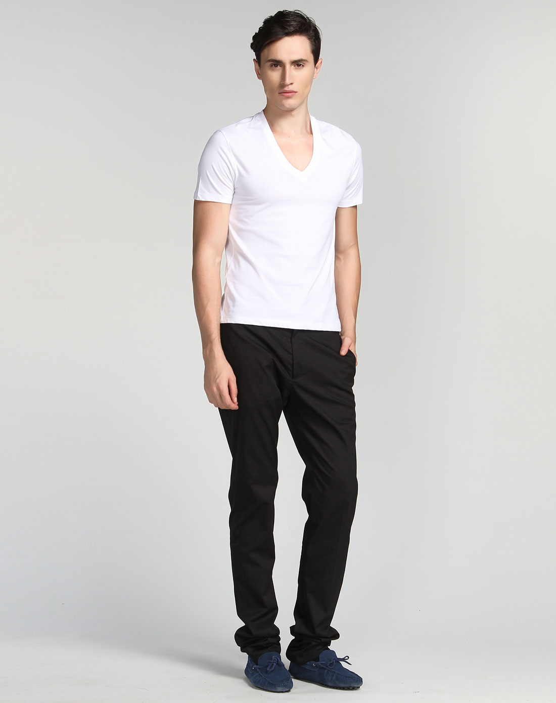 男款简洁舒适v领短袖t恤白色