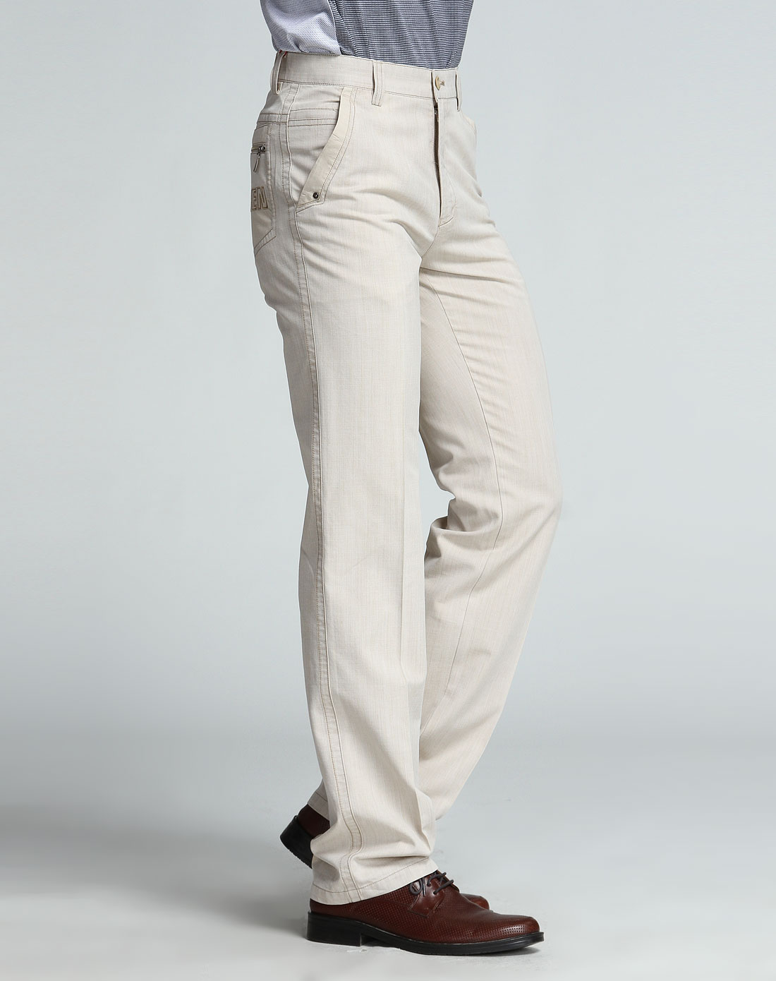 亚麻色休闲裤