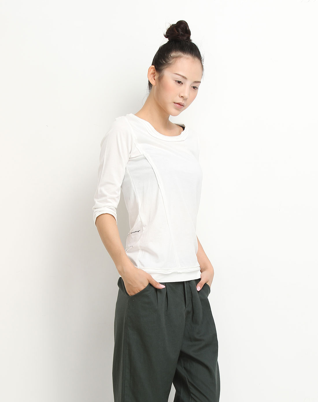 米白色简约舒适七分袖t恤