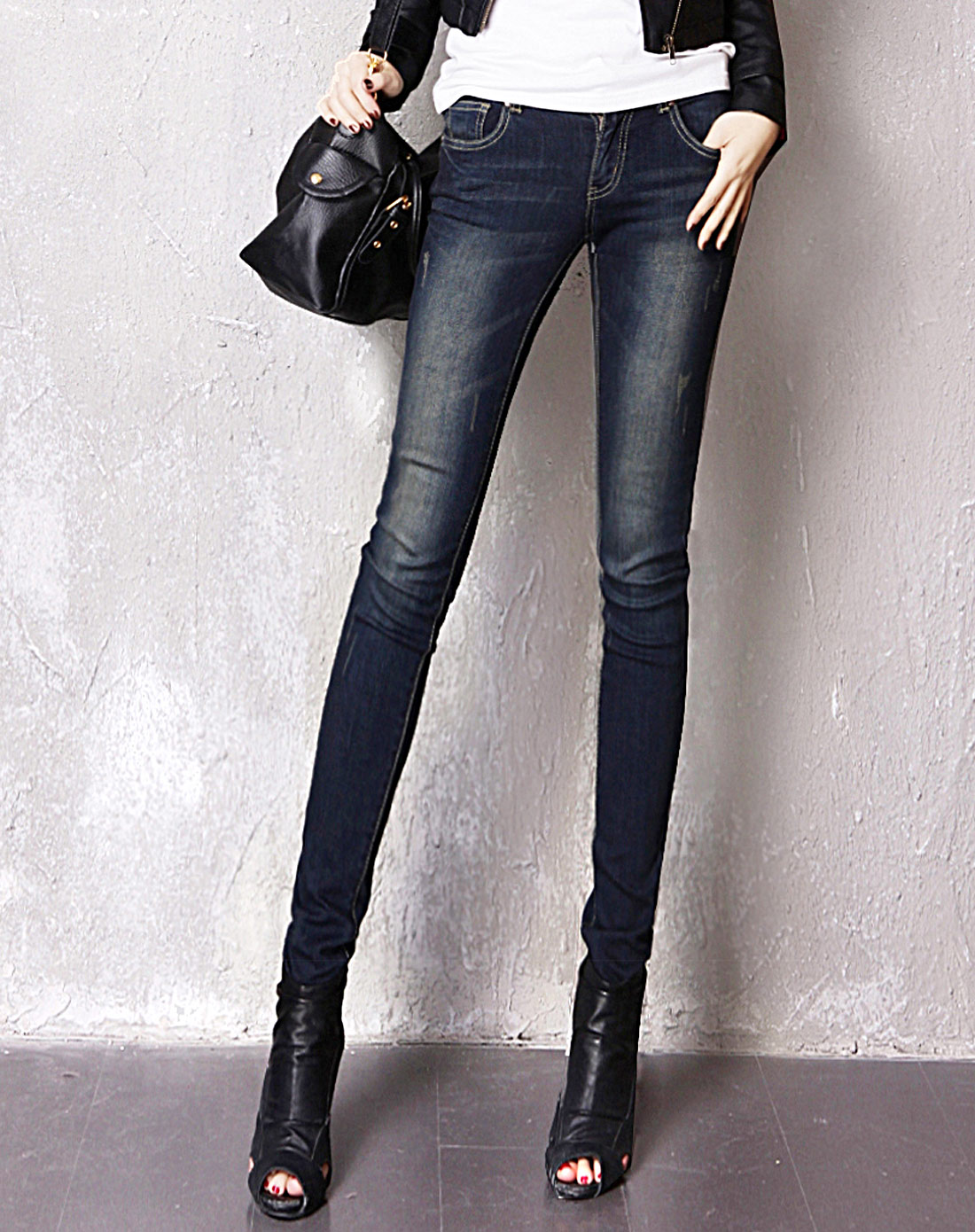 蓝色显瘦弹性牛仔裤