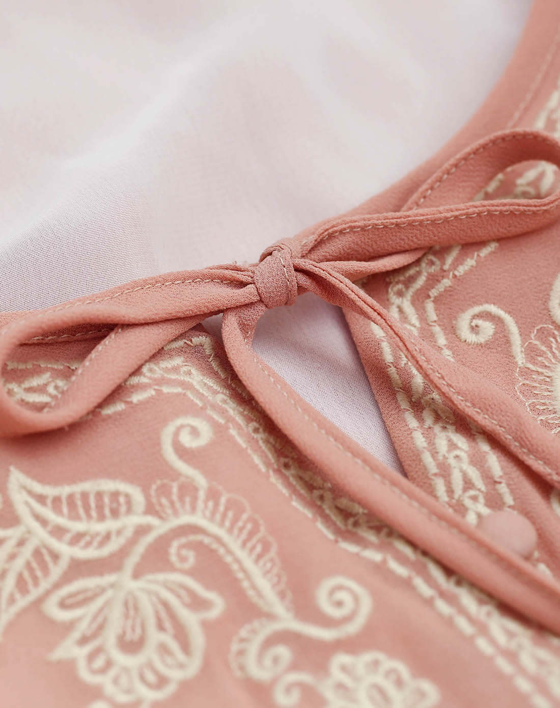 复古优雅绣花宫廷袖蕾丝衫