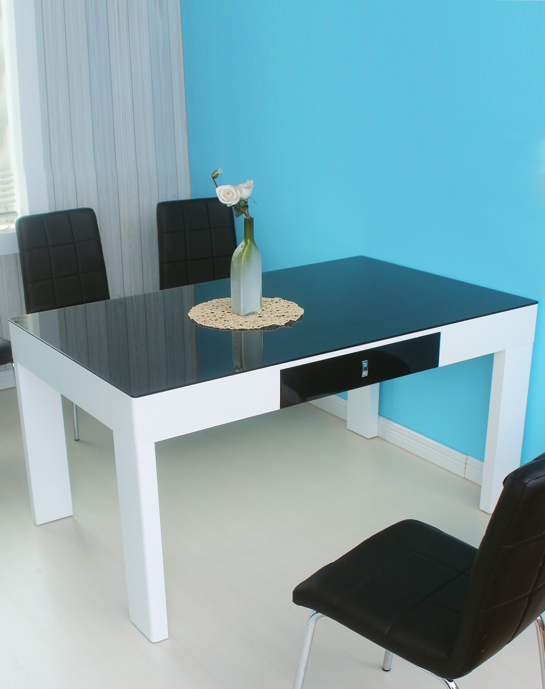 > 现代时尚钢化玻璃餐桌带抽屉 白色