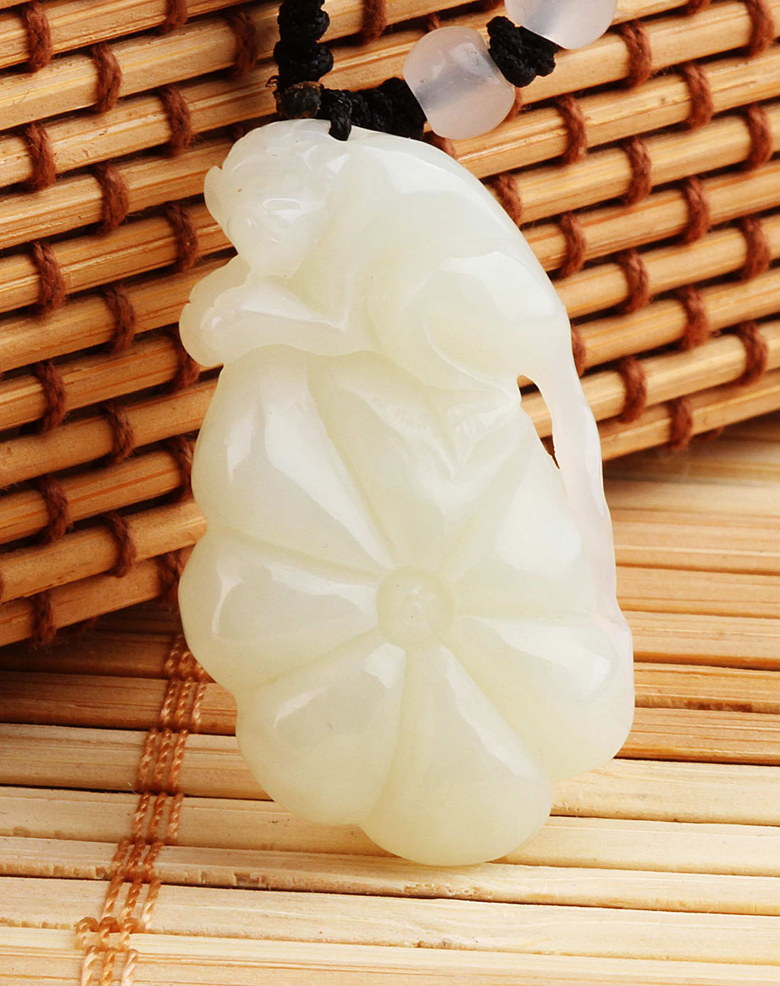 和田玉白玉猴子挂件