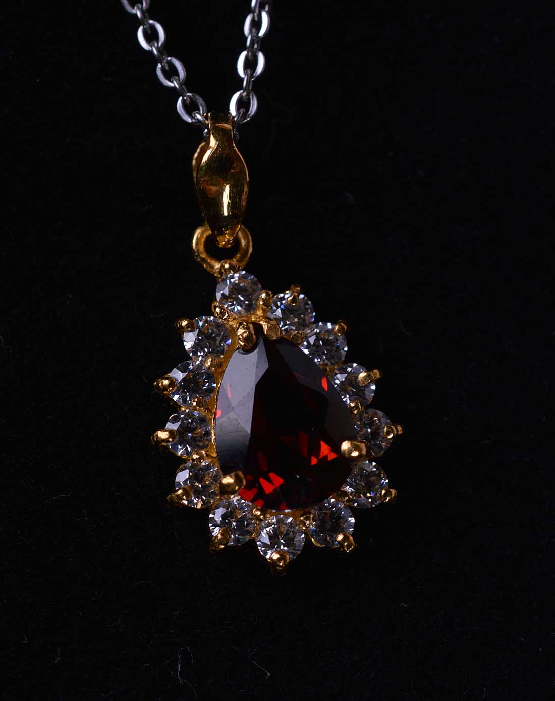 千足金石榴石吊坠(附带国家级资质认定证书)