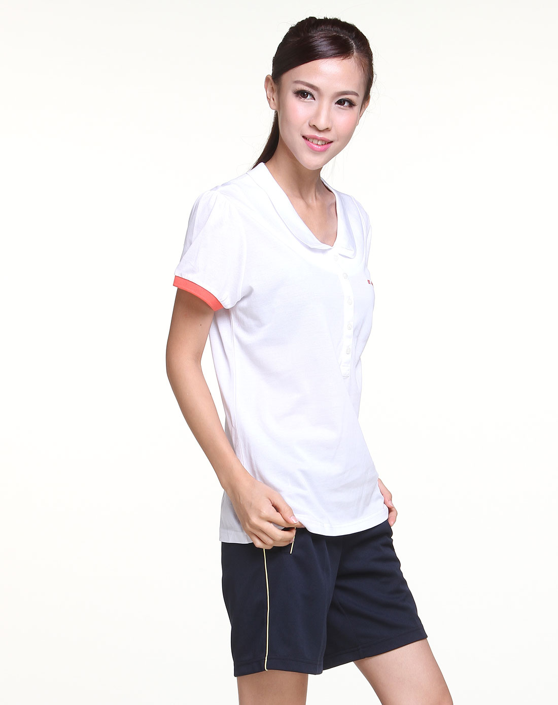 女款白色人物绣图斯文翻领短袖t恤