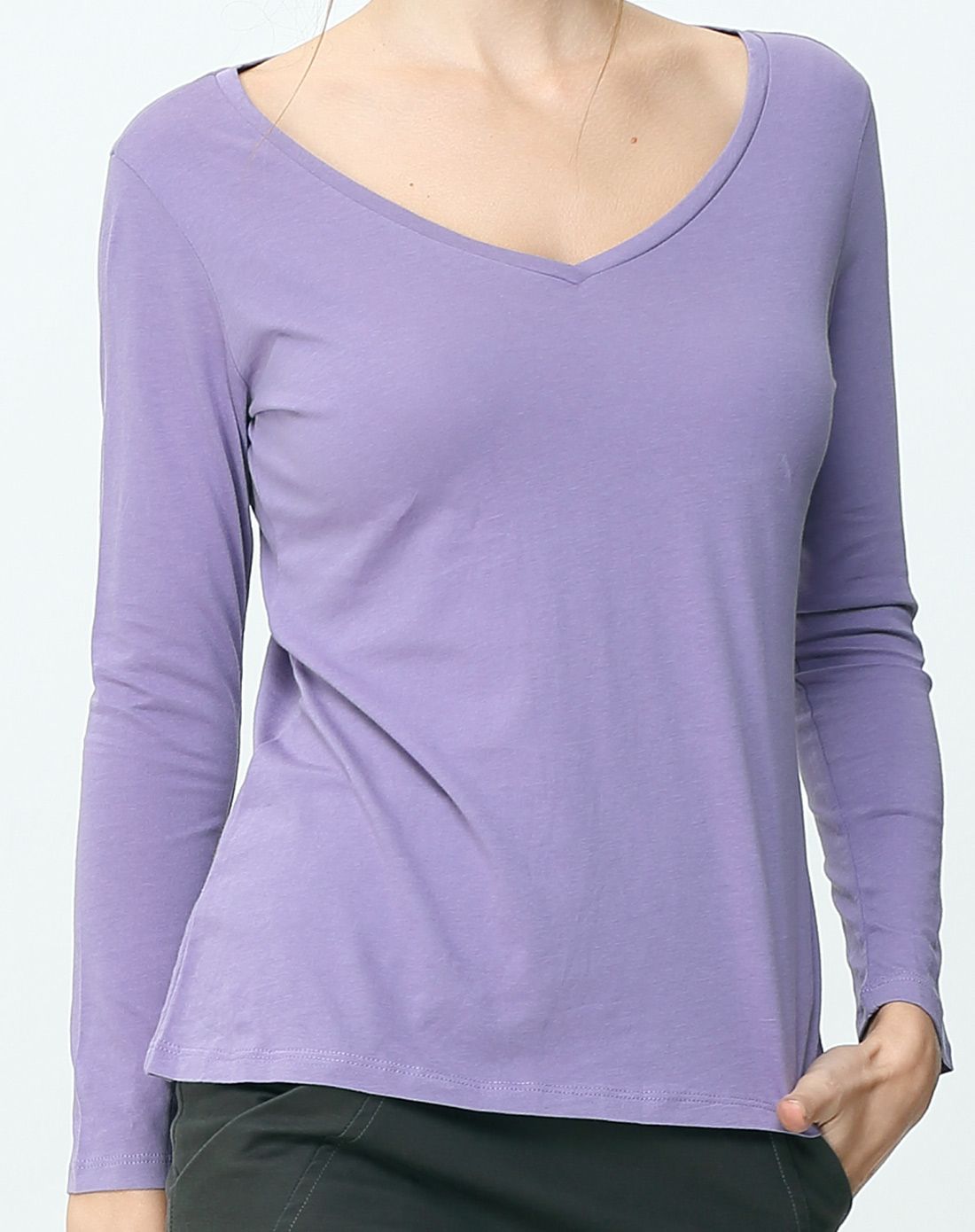 女款粉紫色简洁舒适v领长袖t恤