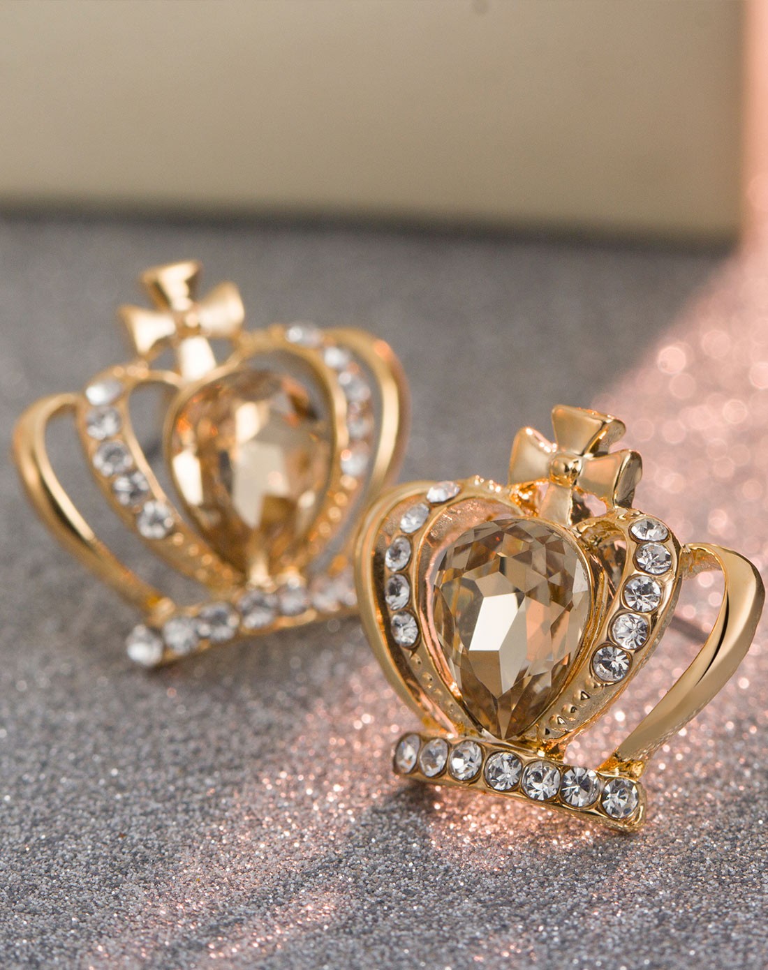 香槟色采用奥地利水晶小皇冠耳钉