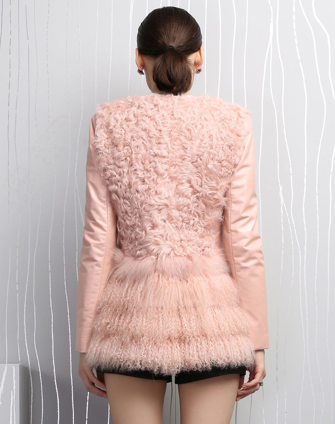 粉红色绵羊皮拼狐狸毛中长款皮衣