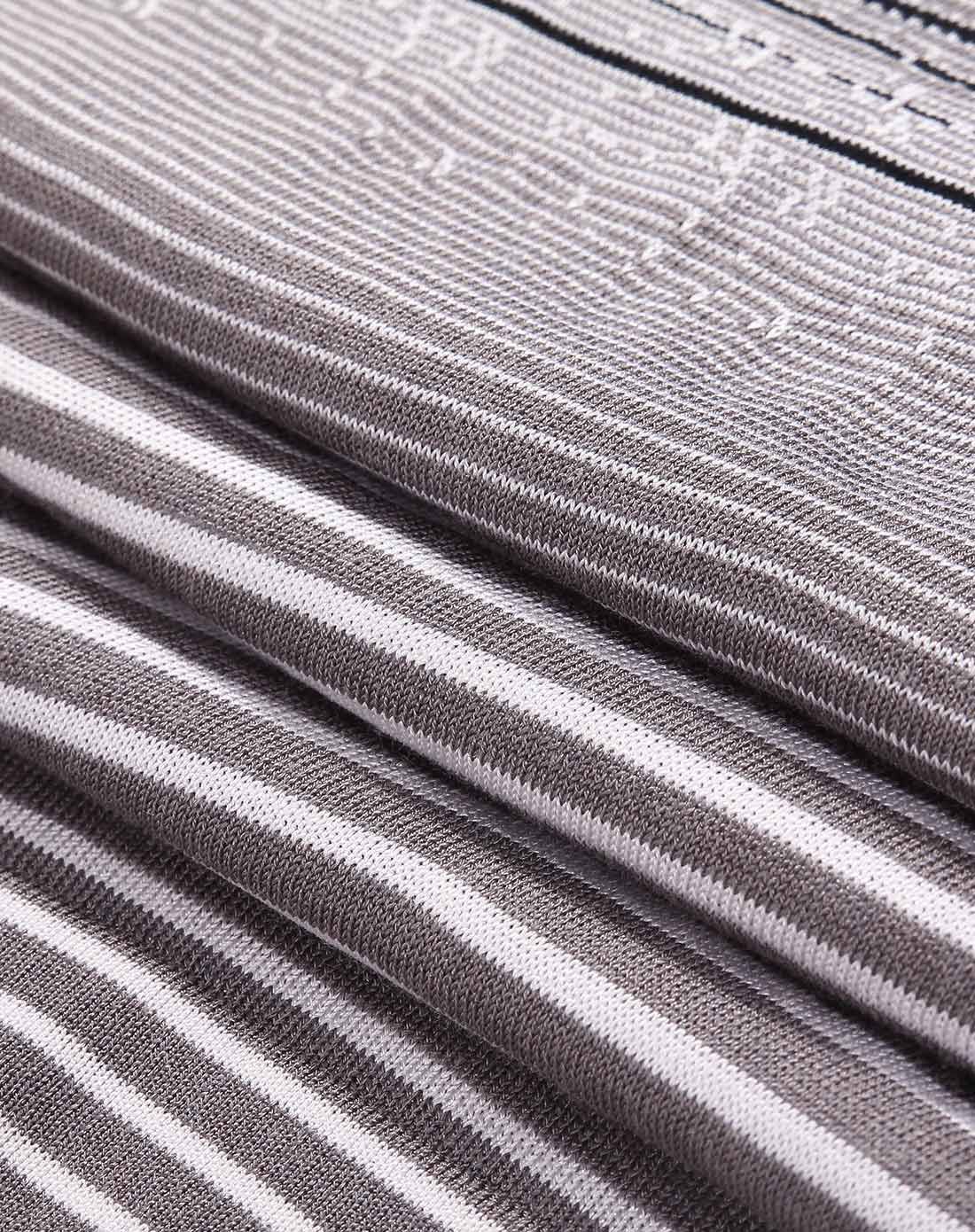 浅灰/白色时尚个性条纹短袖针织t恤