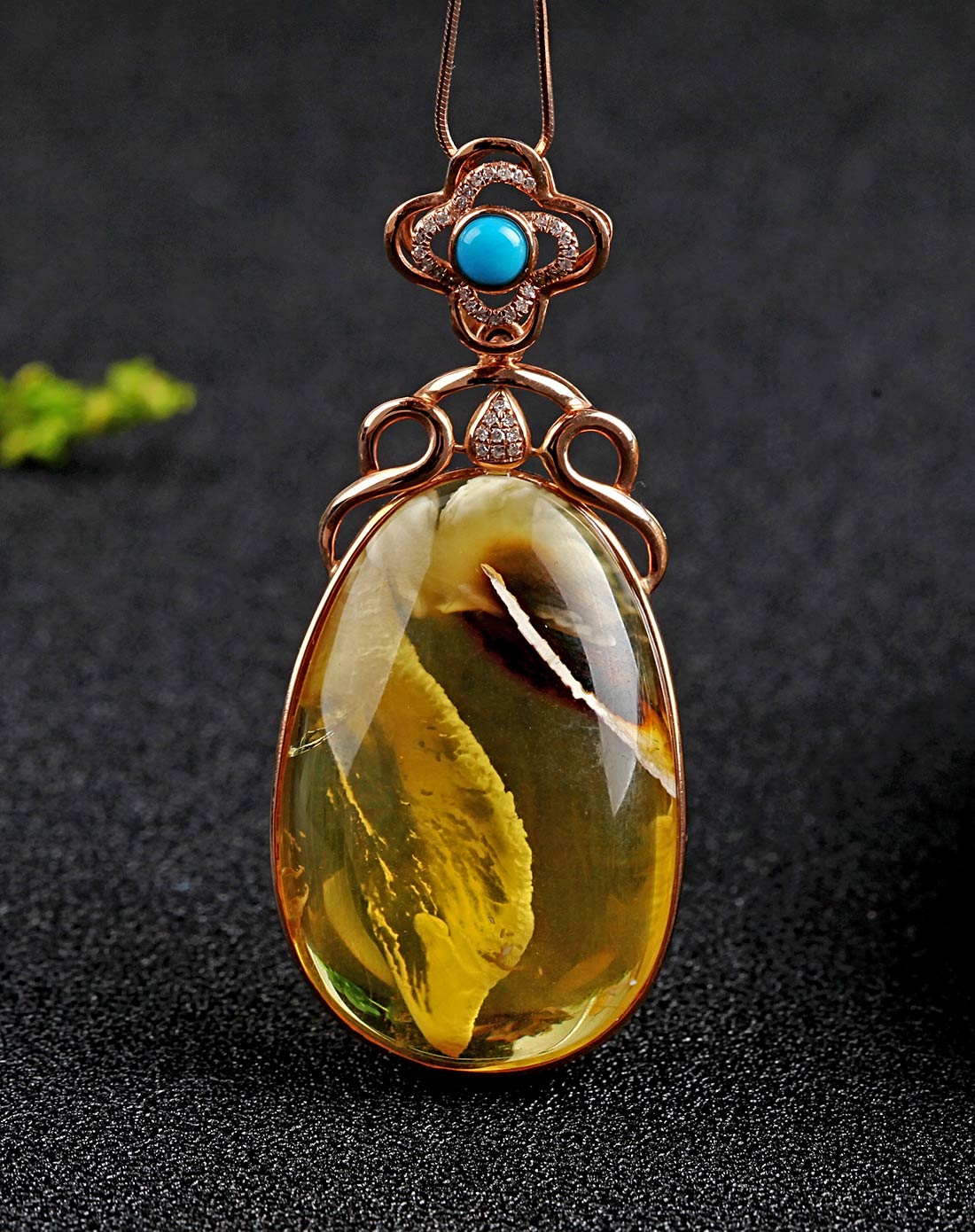 18k金镶钻石 华丽 尊贵 天然琥珀金珀吊坠(赠925银链)