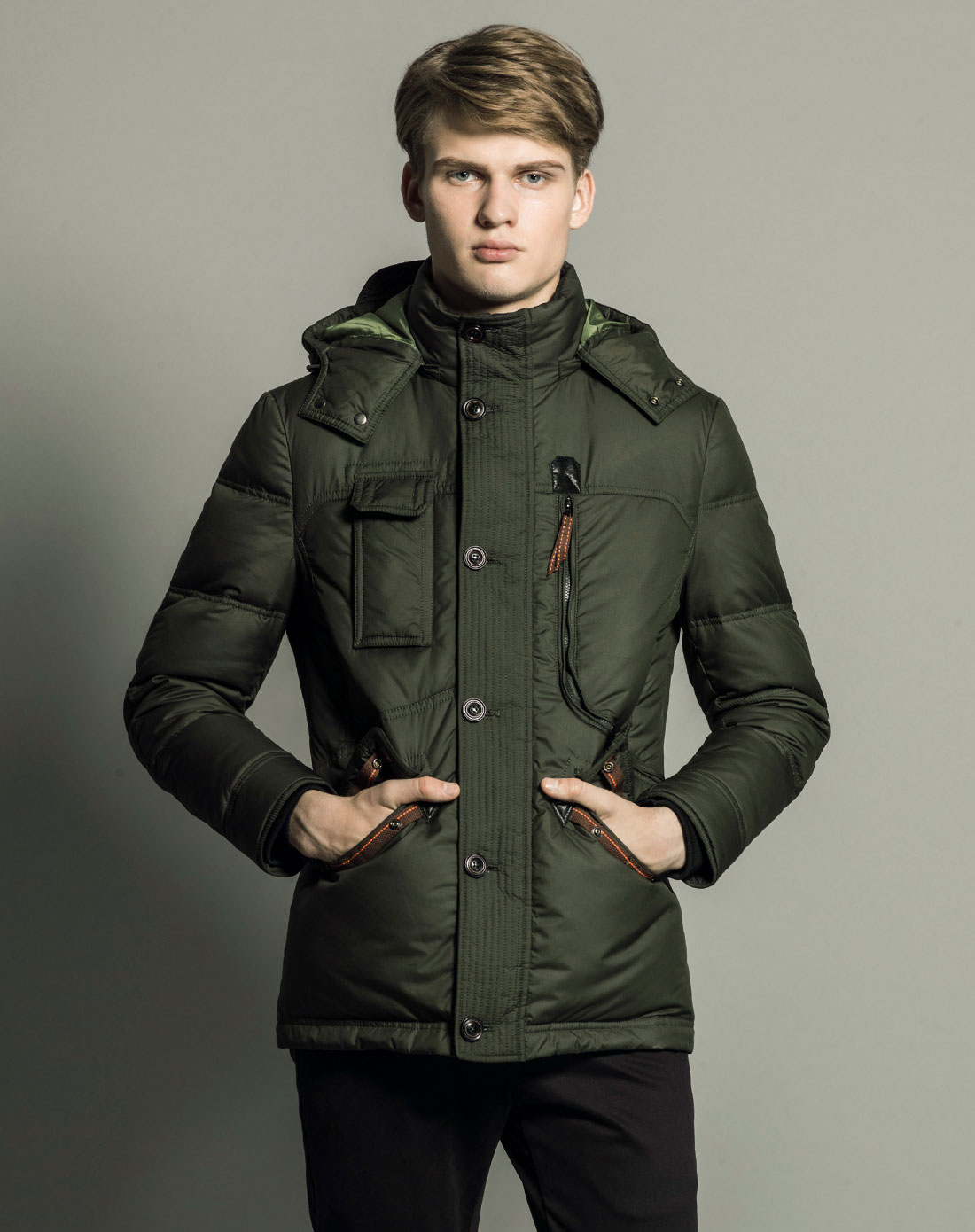 军绿色可脱卸帽羽绒服