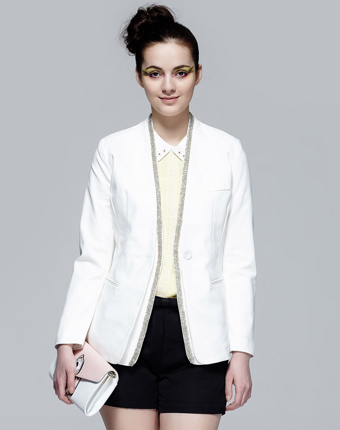 米白色多层西服