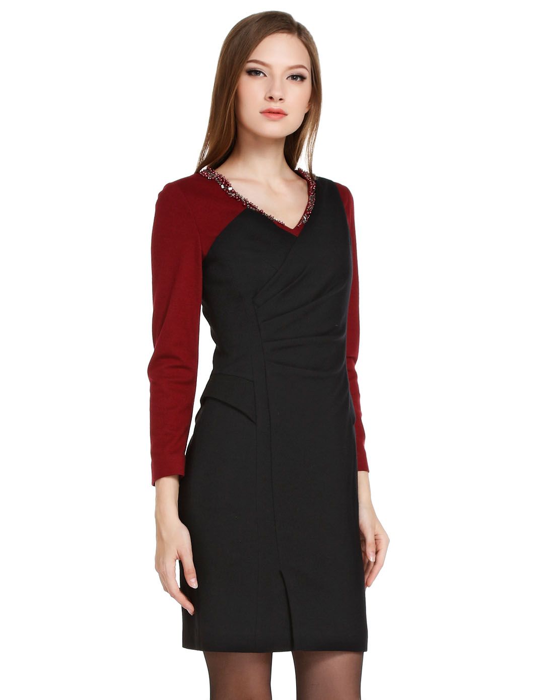 黑/酒红色领边钉珠抽褶长袖连衣裙