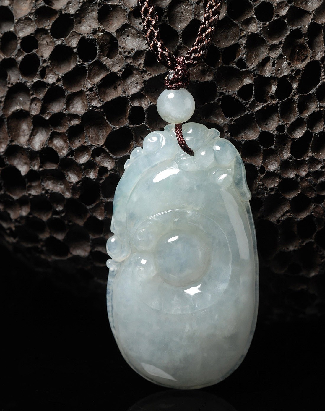 天然a货翡翠豆种怀珠抱玉吊坠(附证书)