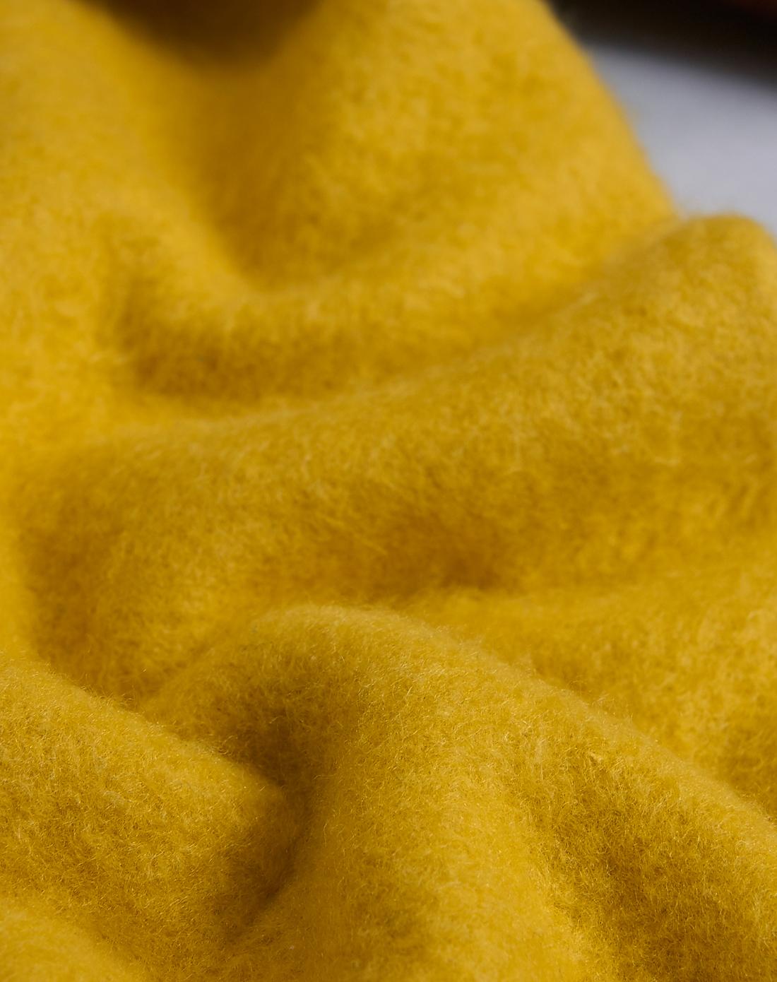 男童橄榄黄加大地褐色套装