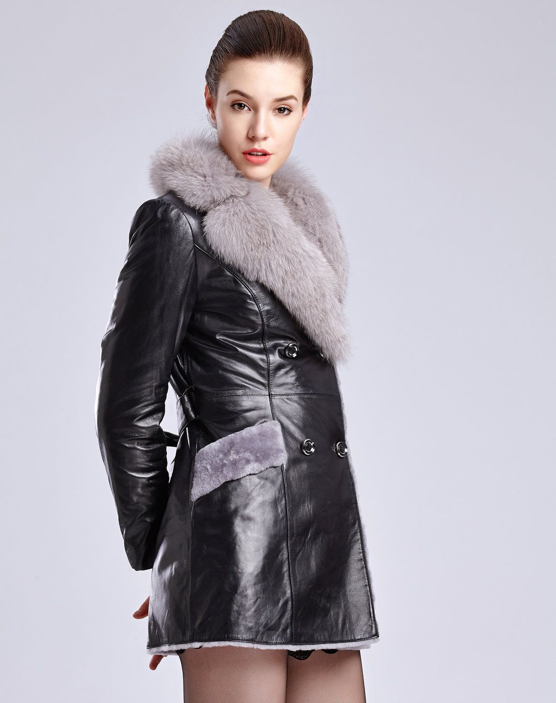 女款黑色狐狸毛领绵羊皮内胆羊毛皮衣