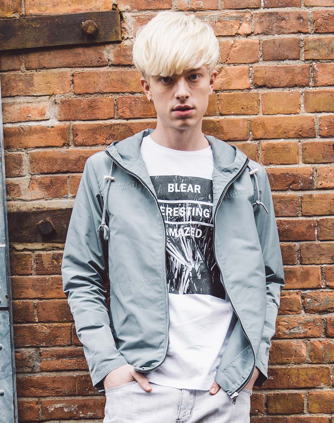 蓝色男士薄款连帽休闲夹克