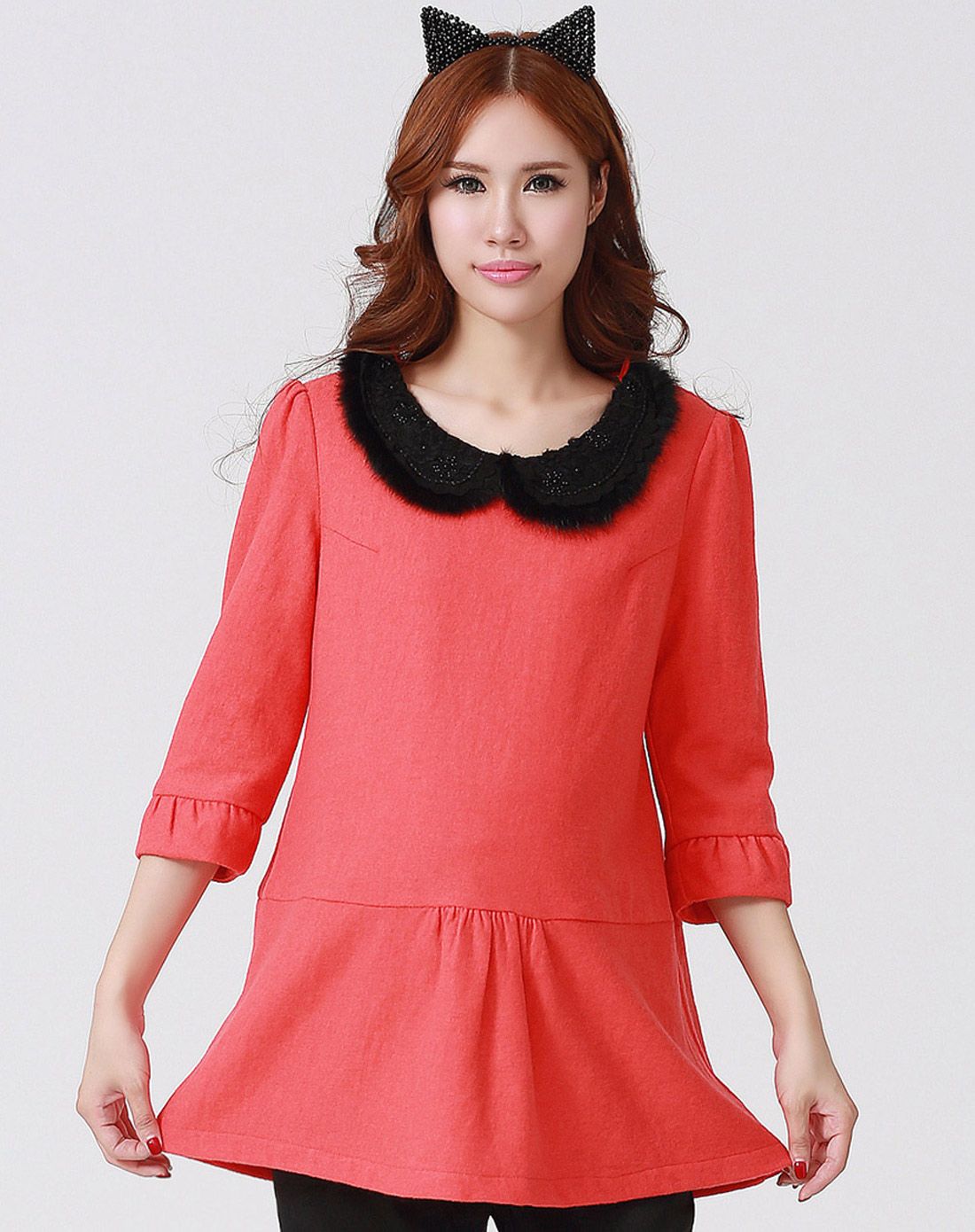 水红色中袖翻领上衣