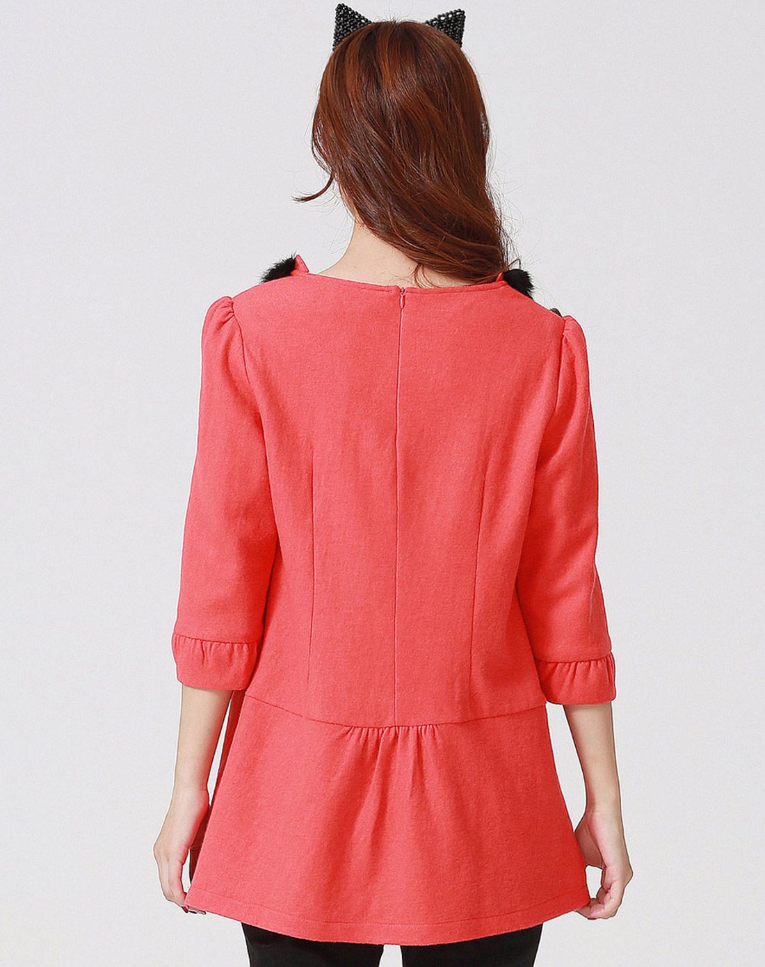 水红色中袖翻领上衣