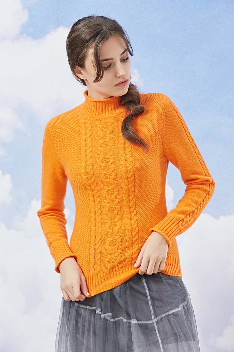 桔黄色卷边扭花半高领羊绒衫