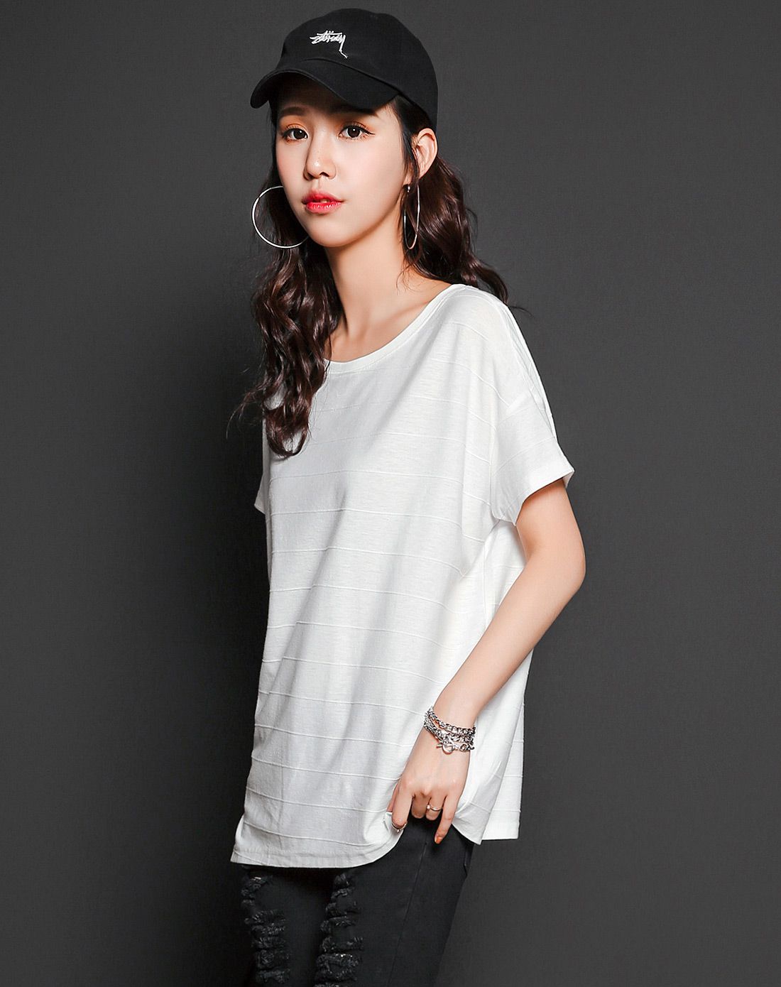 白色 侧开叉圆领落肩袖t恤