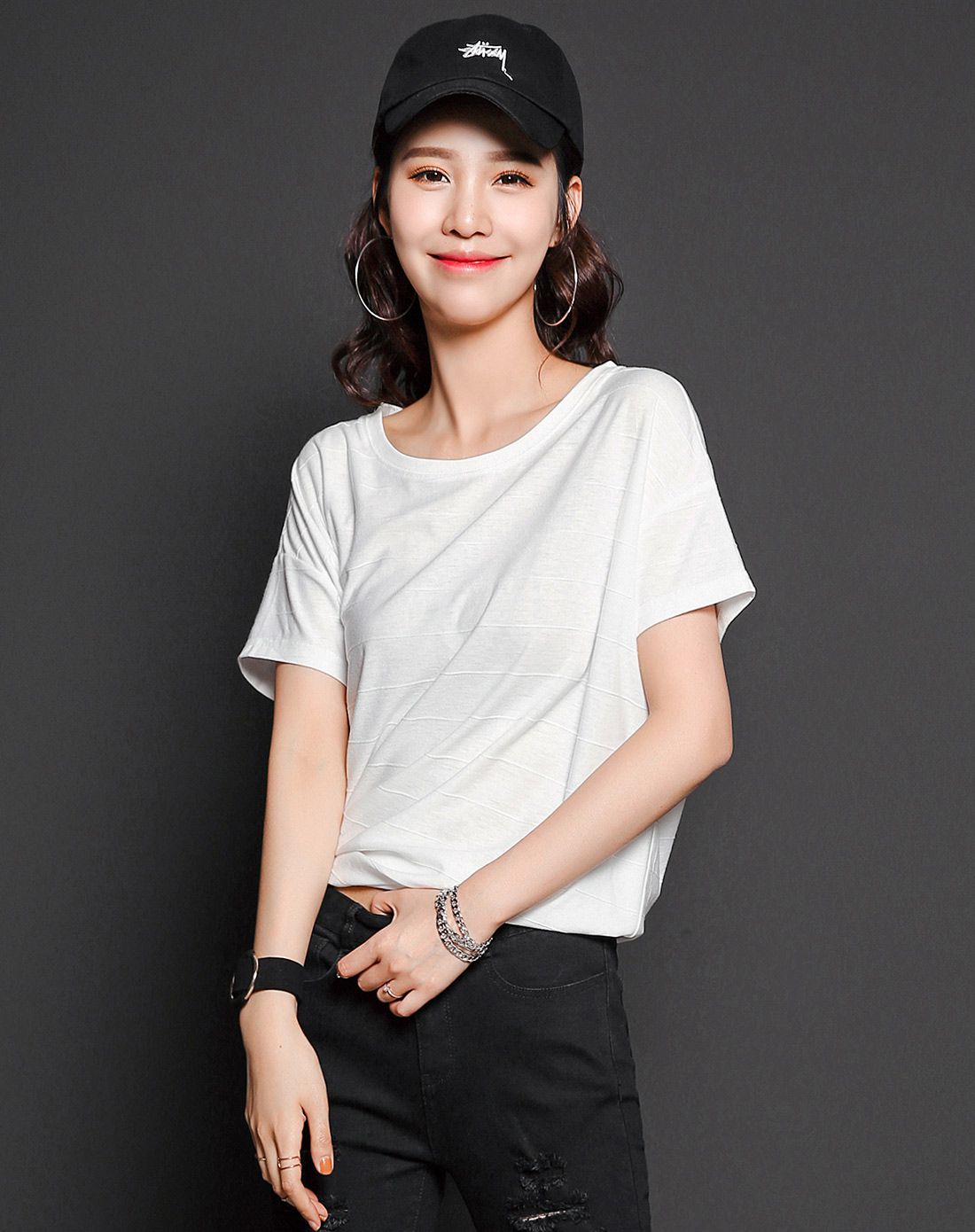 白色 侧开叉圆领落肩袖t恤