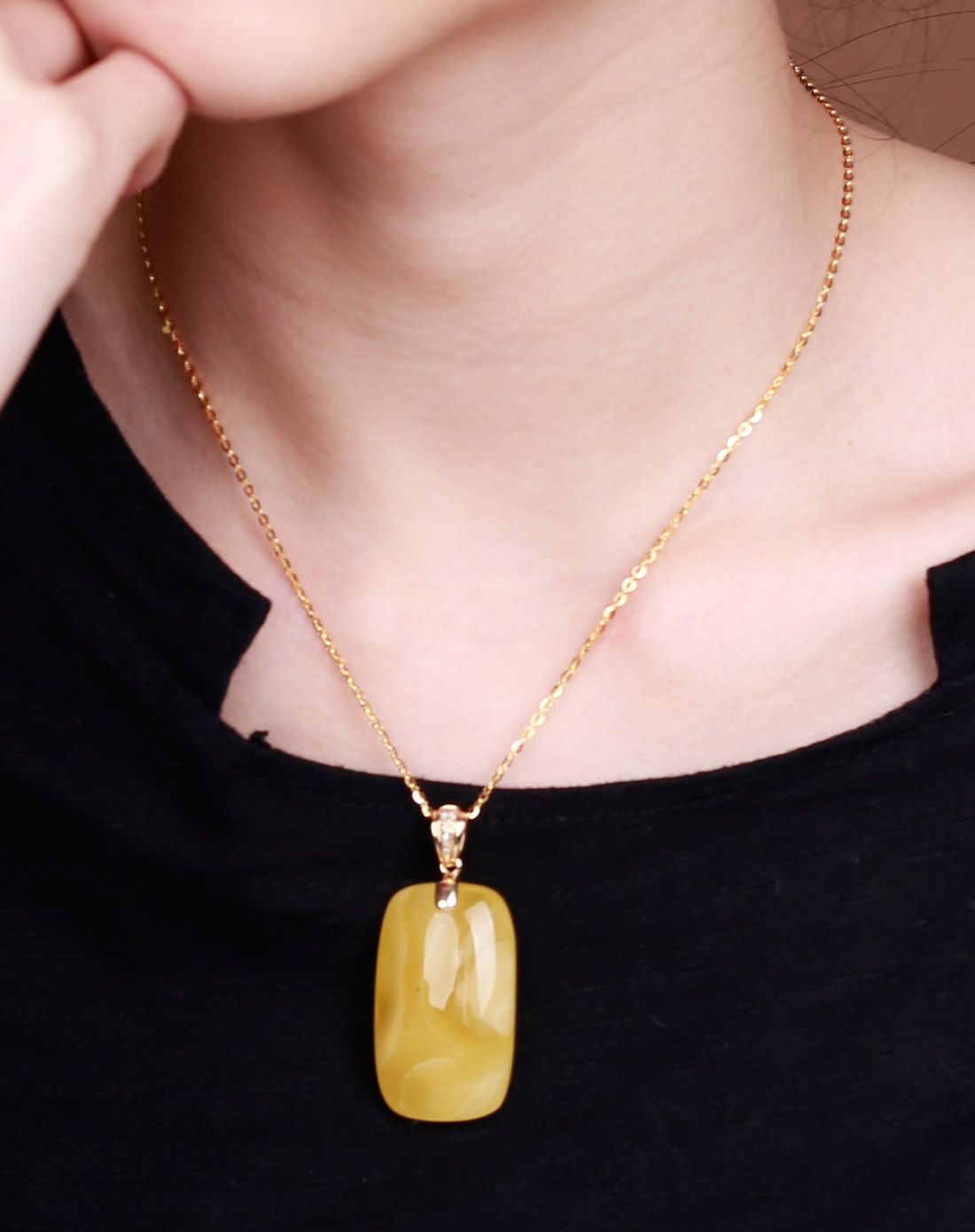 倾国倾城18k金镶蜜蜡吊坠附证书(含链子)