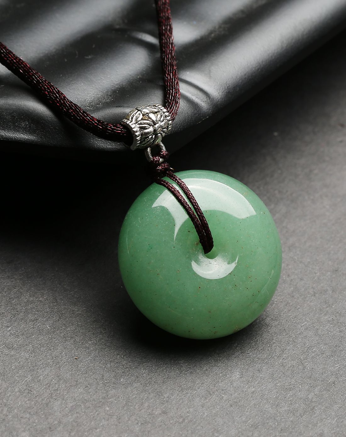 uve 精美饱满东陵玉平安扣