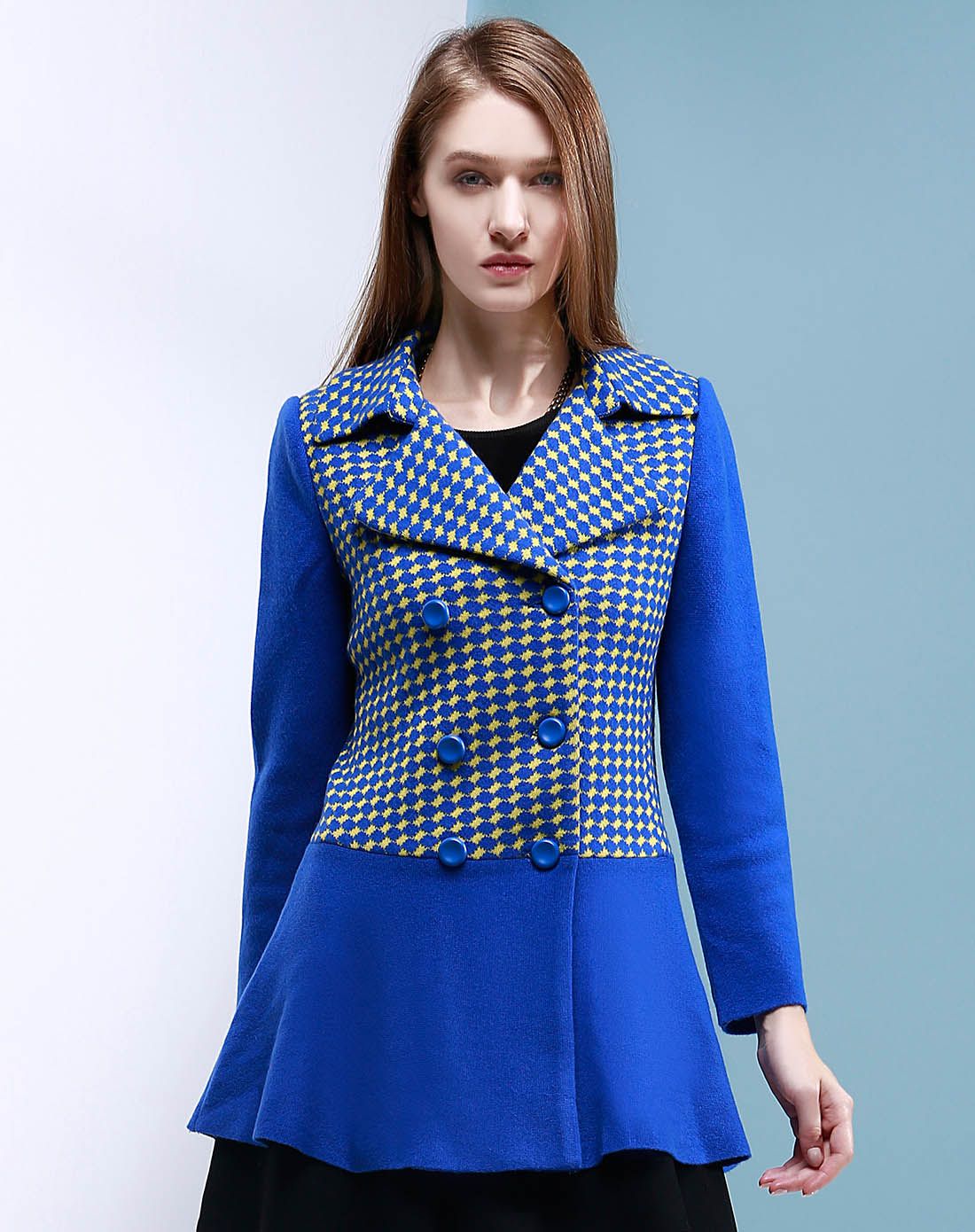 蓝色时尚中长款格子大衣