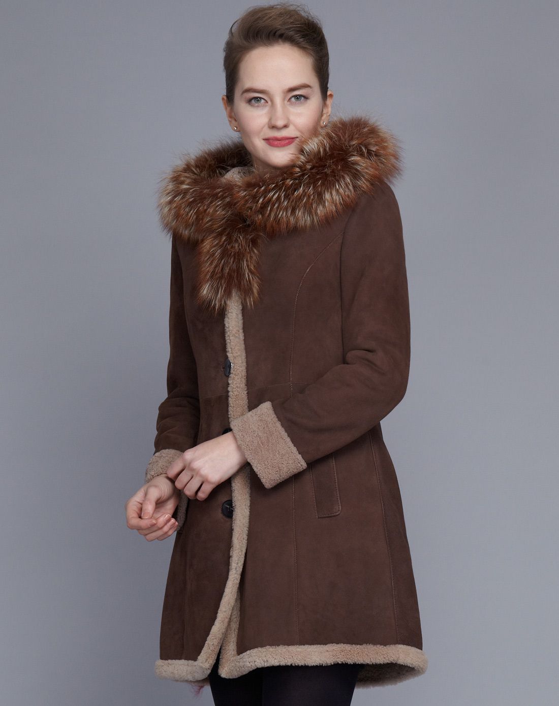 咖啡色皮毛一体拼狐狸毛女士大衣