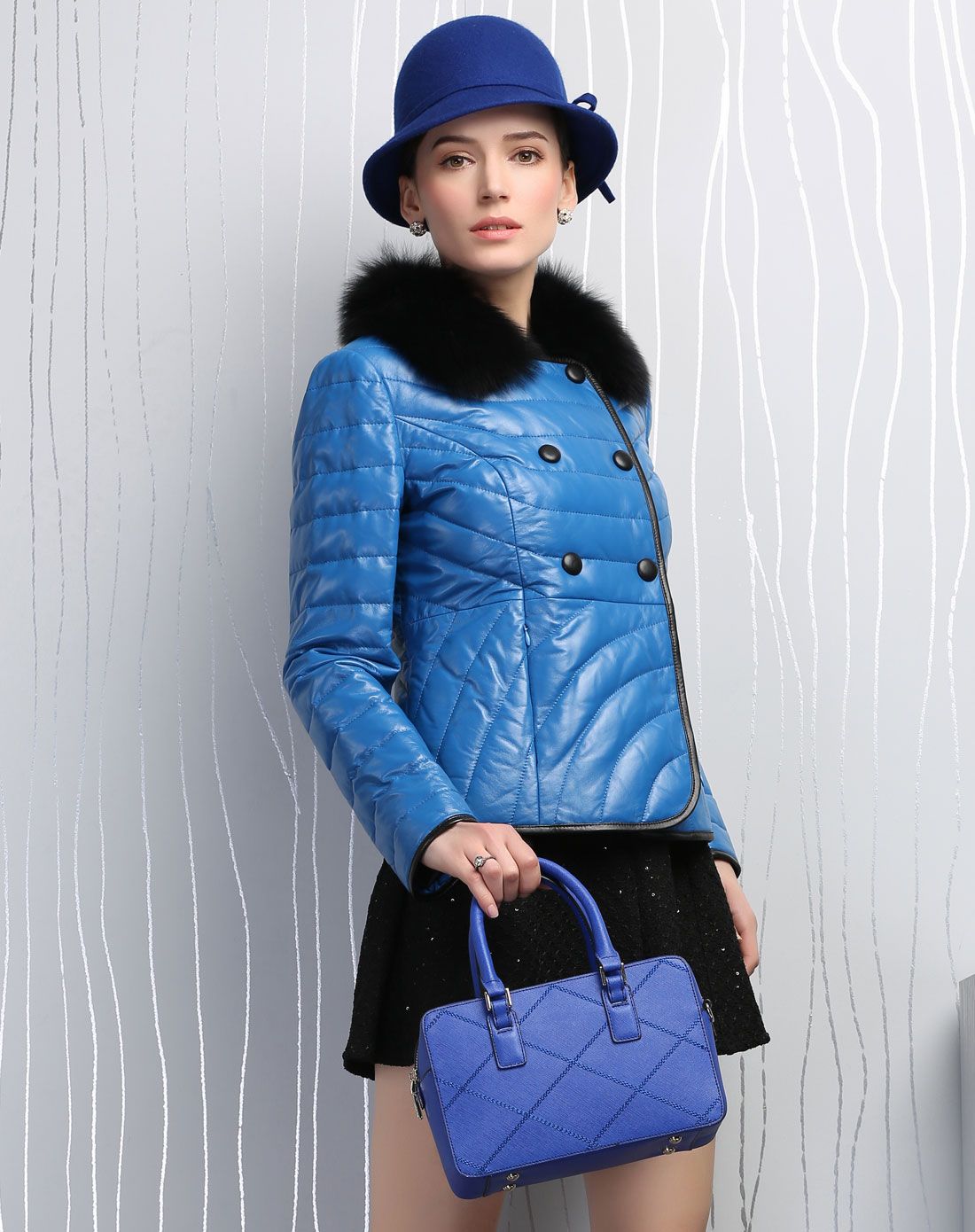 in see&insee fashion女装皮衣专场宝蓝色短款带狐狸毛领皮羽绒衣vsgp