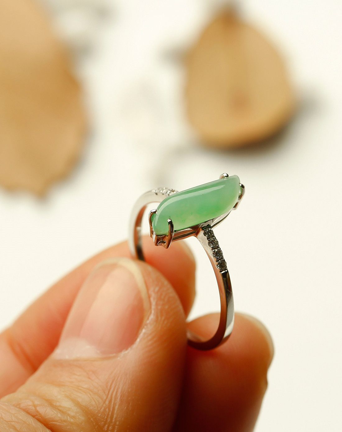 天然翡翠18k金镶嵌菱形戒指