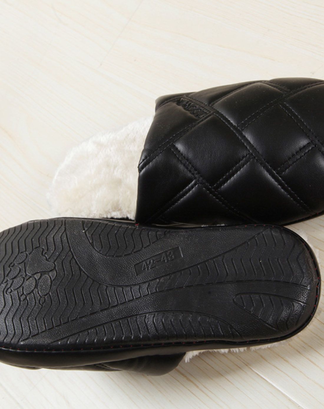 珊瑚绒pu冬季居家保暖棉拖鞋 黑色