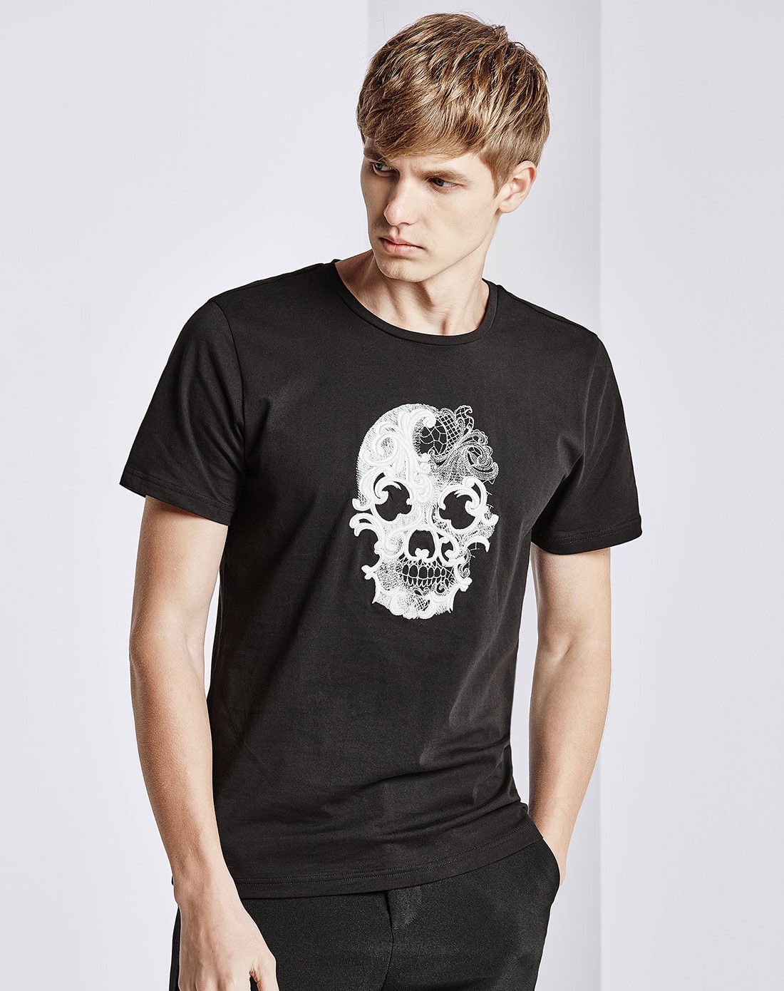 黑色潮男骷髅头刺绣时尚t恤
